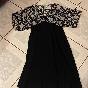 Traces Black and White Midi Dress